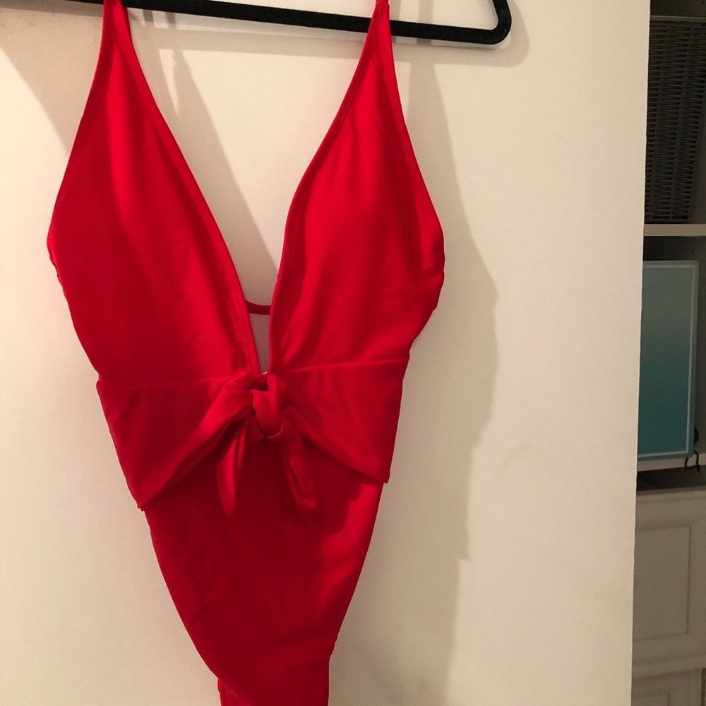 Felt too exposed in the front. Have D cup size.